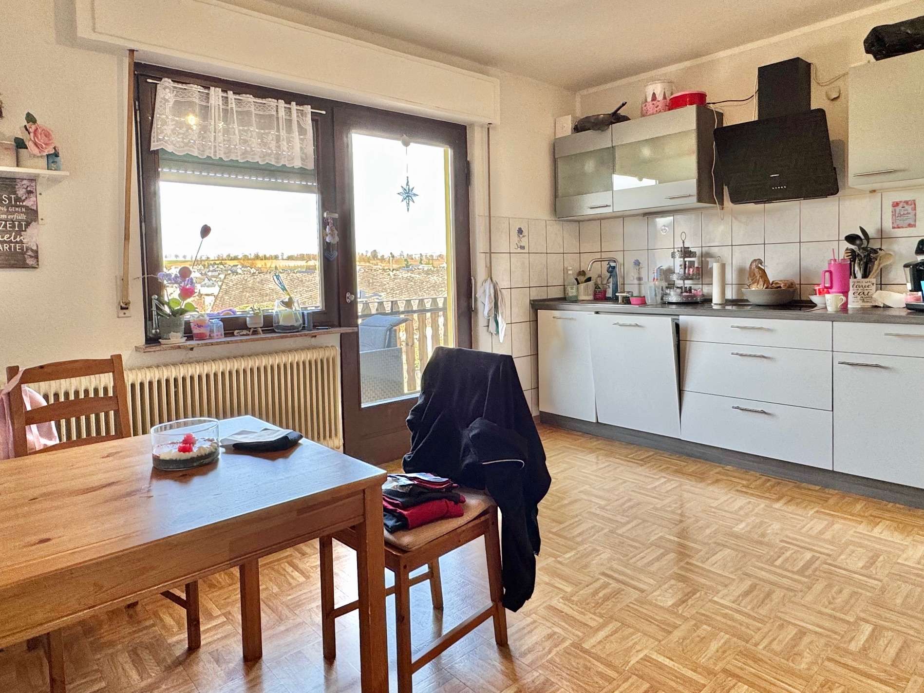 3 WOHNUNGEN, GARAGE, GARTEN, voll vermietet